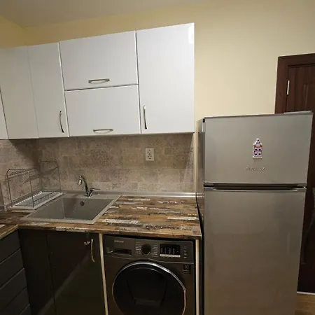 Apartment Central, Quiet And Modern With Private Parking *