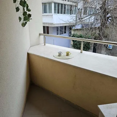 Apartment Central, Quiet And Modern With Private Parking Warna