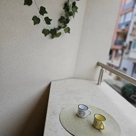 Apartment Central, Quiet And Modern With Private Parking *